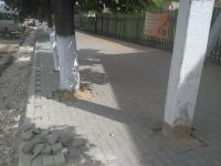 Продолжаются работы по укладке тротуарной плитки на ул.Третьякова(фоторепортаж)