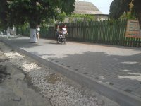 Продолжаются работы по укладке тротуарной плитки на ул.Третьякова(фоторепортаж)