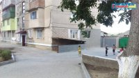 Благоустраивается двор в поселке ЖБИ м Комрат