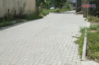 Примэрия Комрата продолжает проводить благоустройство дворов совместно с жителями